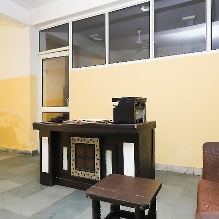 Oyo 28126 Charanpahari Hotel Új-Delhi Kültér fotó