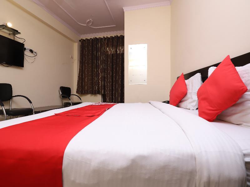 Oyo 28126 Charanpahari Hotel Új-Delhi Kültér fotó