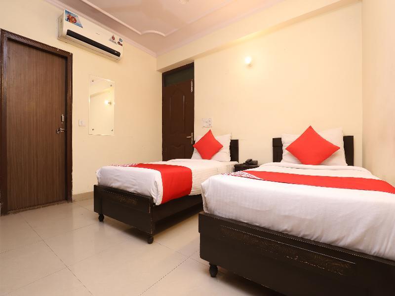 Oyo 28126 Charanpahari Hotel Új-Delhi Kültér fotó