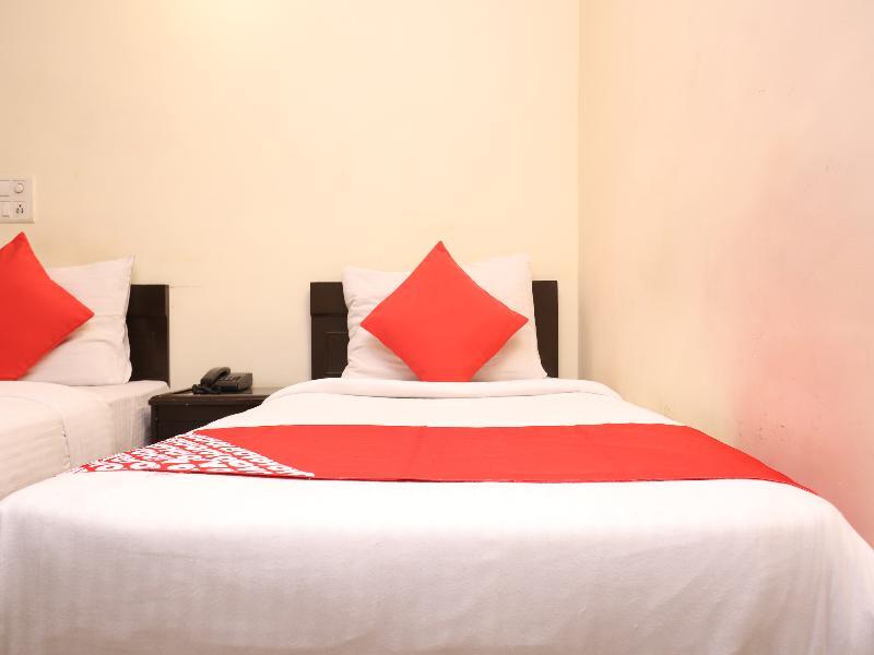 Oyo 28126 Charanpahari Hotel Új-Delhi Kültér fotó