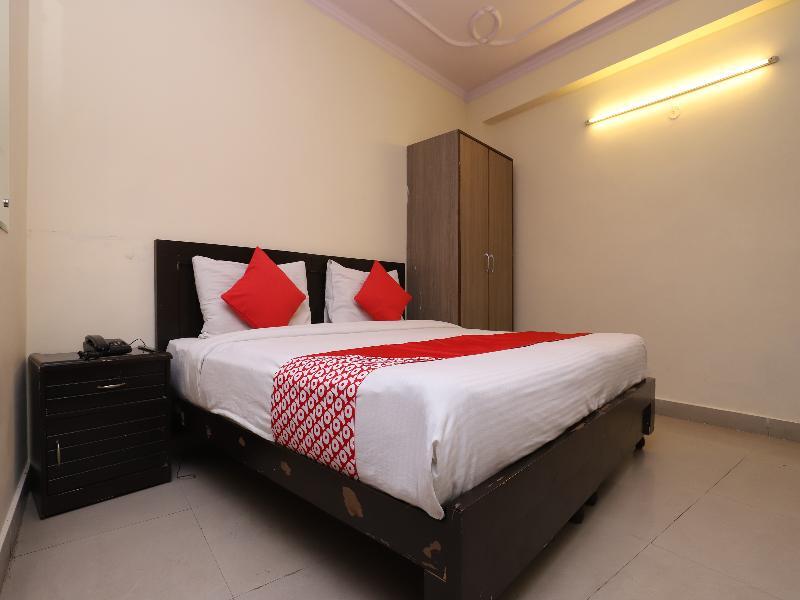 Oyo 28126 Charanpahari Hotel Új-Delhi Kültér fotó