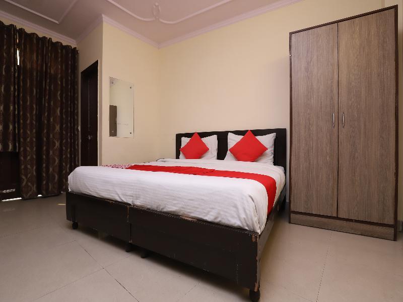 Oyo 28126 Charanpahari Hotel Új-Delhi Kültér fotó